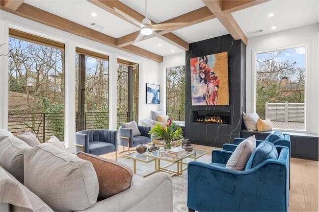 Foto del edificio - 942 Peachtree Battle Cir NW
