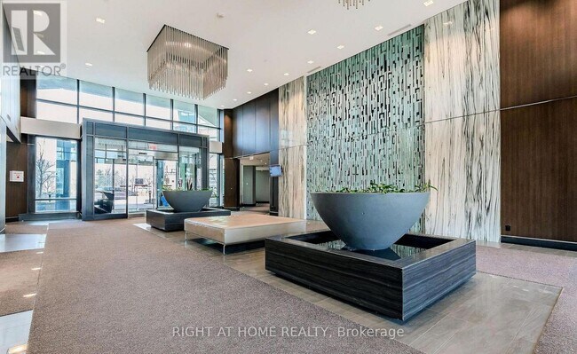 Photo du bâtiment - 215 Sherway Gardens Rd