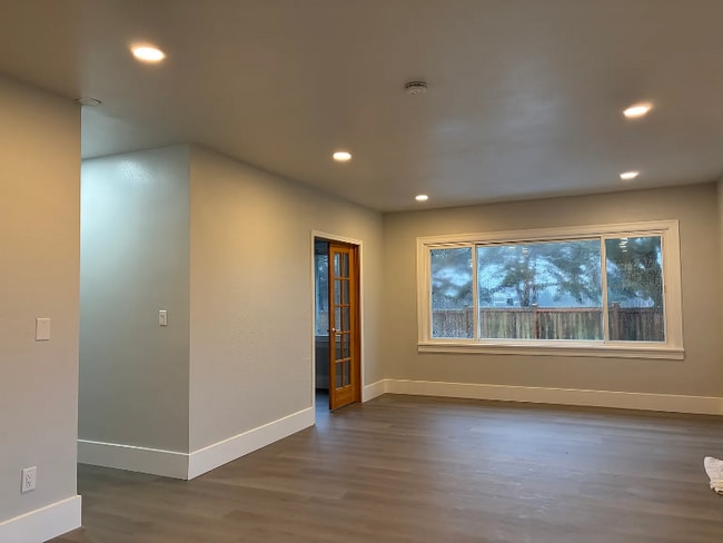 Foto del edificio - 1800 S 128th St