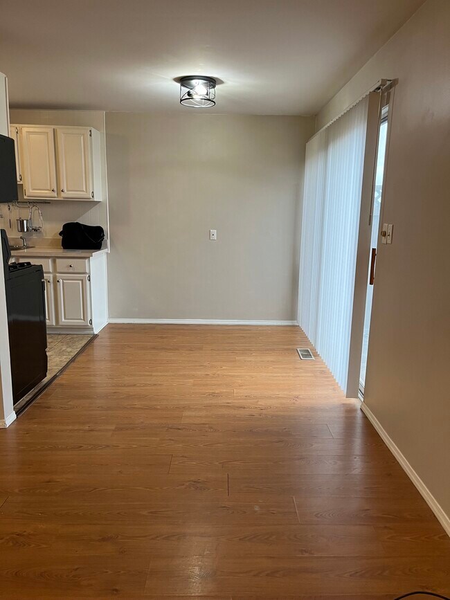 Foto del edificio - 28446 Raleigh Crescent Dr