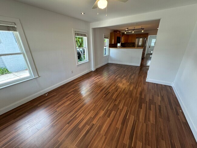 Foto del edificio - 212 W North Bay St