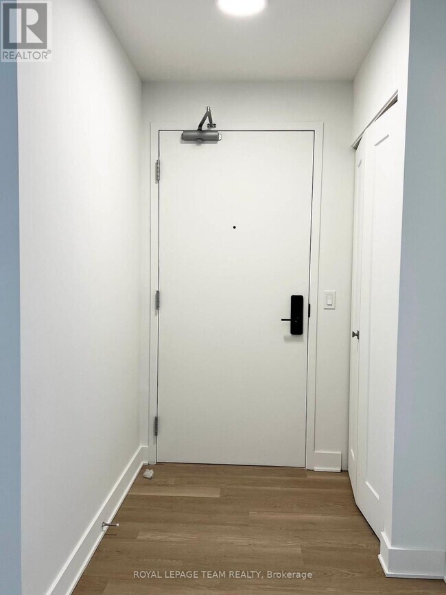 Building Photo - 1655 Carling Ave