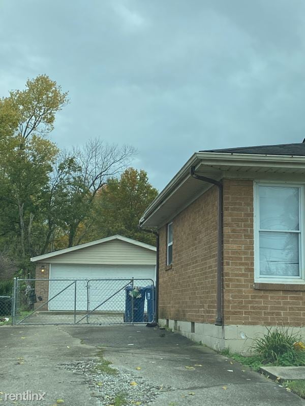 6006 Cooper Chapel Rd, Louisville, KY 40229 House Rental in