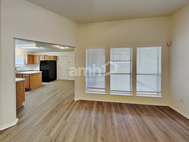 Foto del edificio - 901 Worden Dr