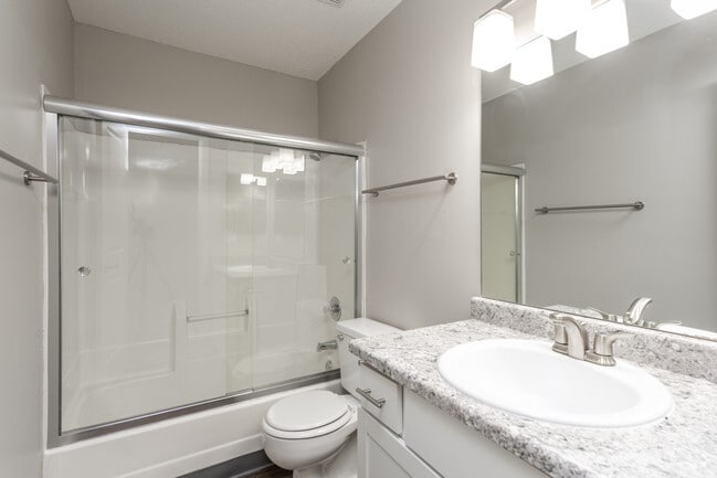 1BR Oxford - Bathroom - Windsor Square by Broadmoor