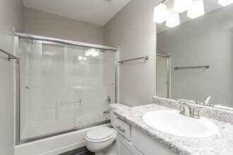 1BR Oxford - Bathroom - Windsor Square by Broadmoor