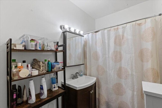 Foto del edificio - 3 bedroom in Chicago IL 60614