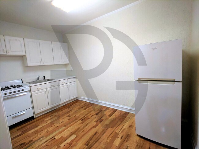 Foto del edificio - 546 W Wellington Ave