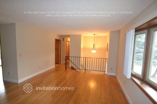 Foto del edificio - 7897 Kingsview Ln N