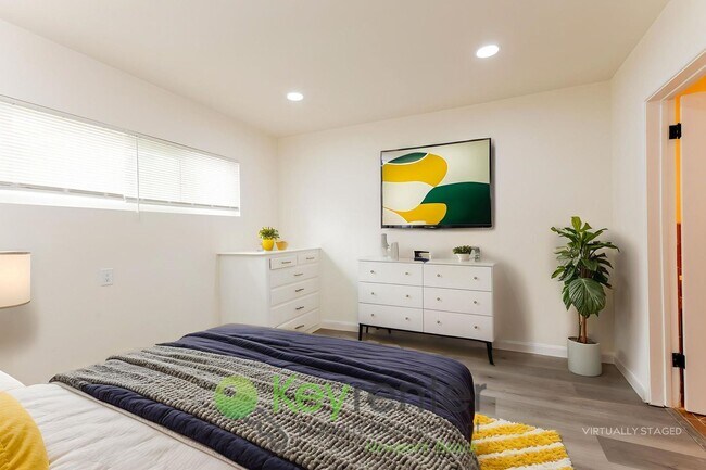 Foto del edificio - Bright & Beachy One-Bedroom Condo in San C...