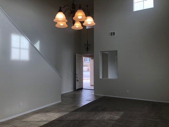 Foto del edificio - 4 bedroom 2.5 Bath 2-Story Corner Lot Home...