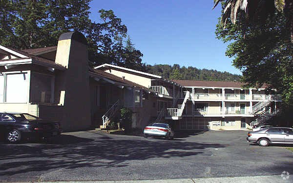 Foto del edificio - 1135-1137 Sir Francis Drake Blvd
