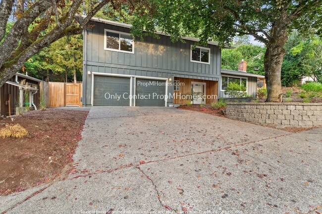 Foto del edificio - Stunning Lake Oswego Home with Modern Comf...