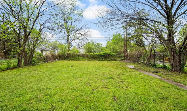 Building Photo - 2 Bed / 1 Bath in Tulsa!