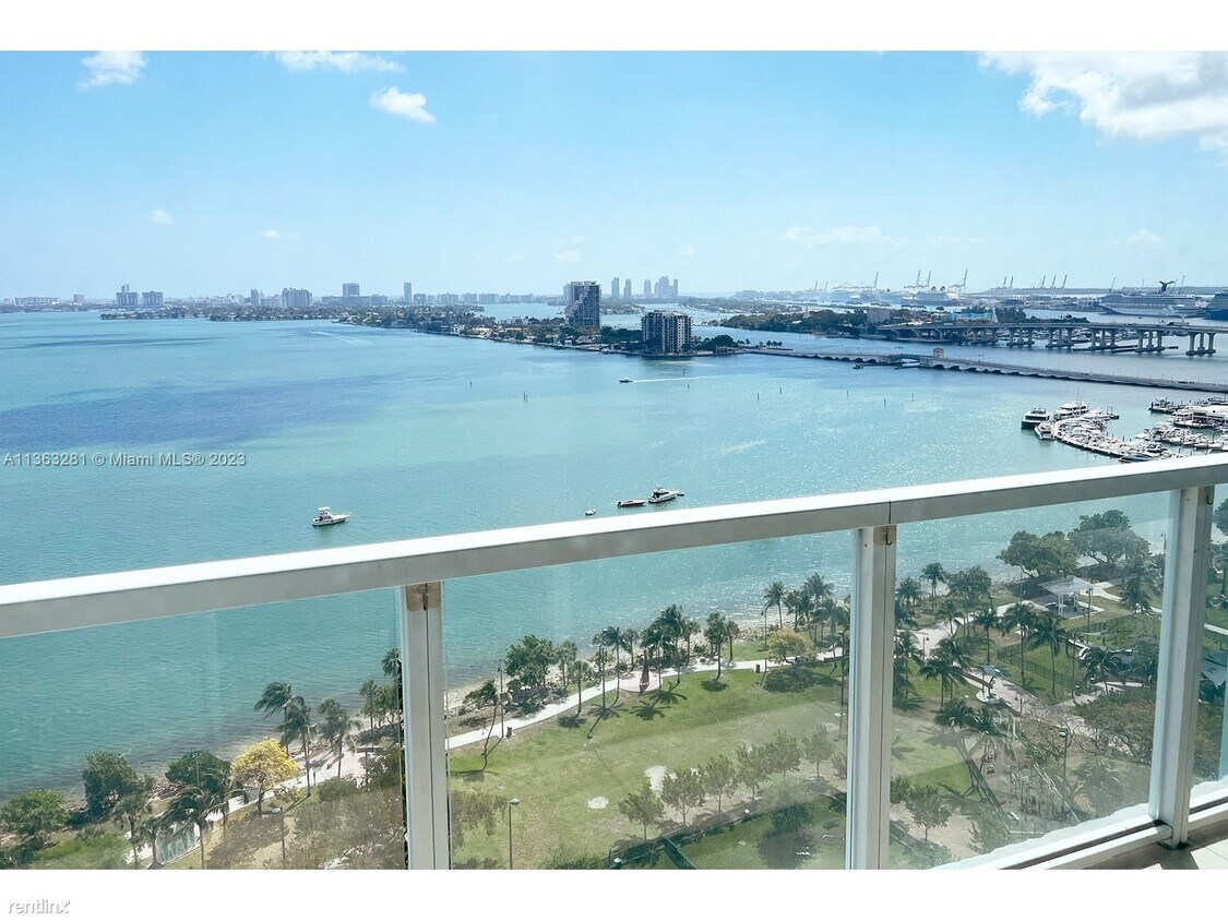 Foto principal - 2 br, 2.5 bath Condo - 1900 N Bayshore Dr ...