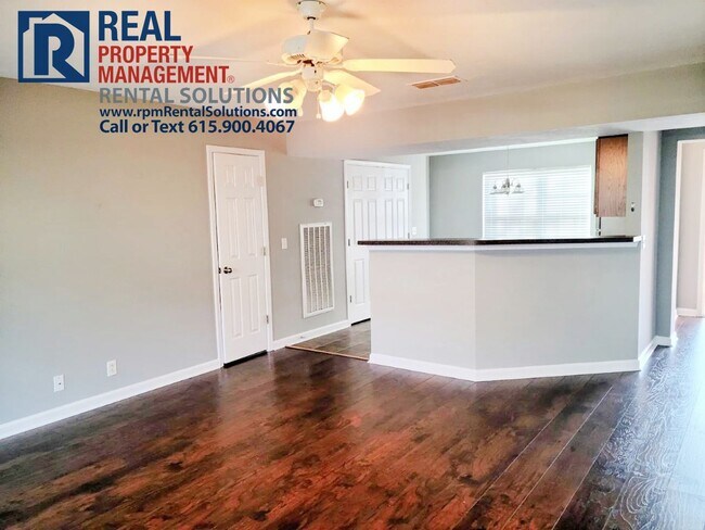 Foto del edificio - Great 3 bedroom townhome off S. Church!