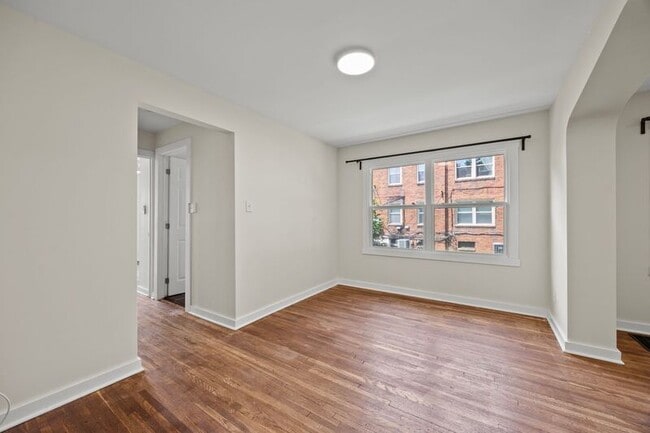 Building Photo - 1383 Eastview Ave