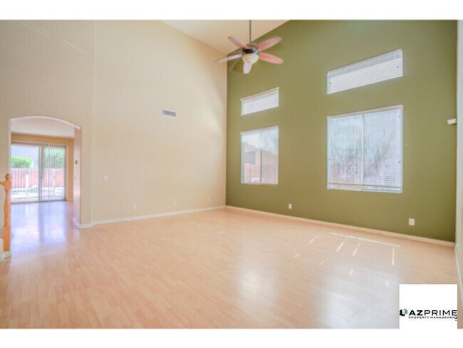 Building Photo - Gorgeous 5/3 Surprise House with a Pool!