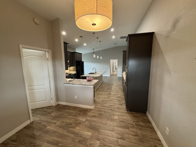 Foto del edificio - 1558 W 5th St