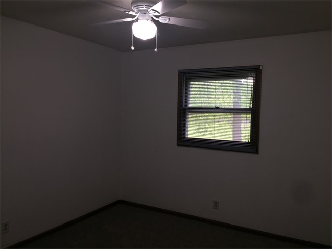 Building Photo - 4252 E 100 S