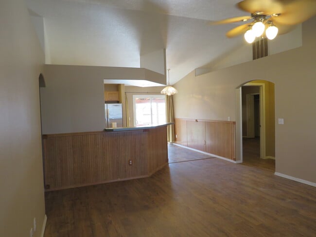 Building Photo - 445 Elm St