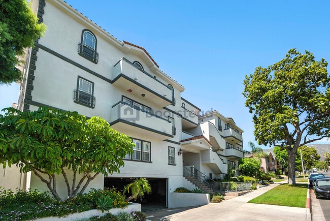 Building Photo - 465 E Magnolia Blvd