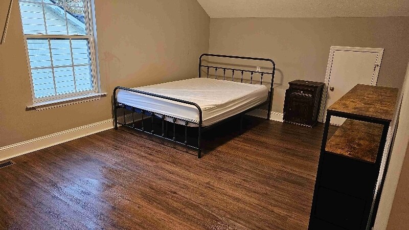 Foto principal - 602 W Buena Vista Ave
