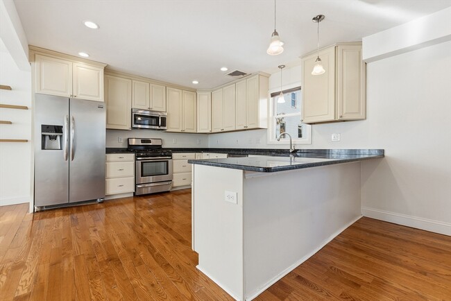 Building Photo - 21 Emerton St