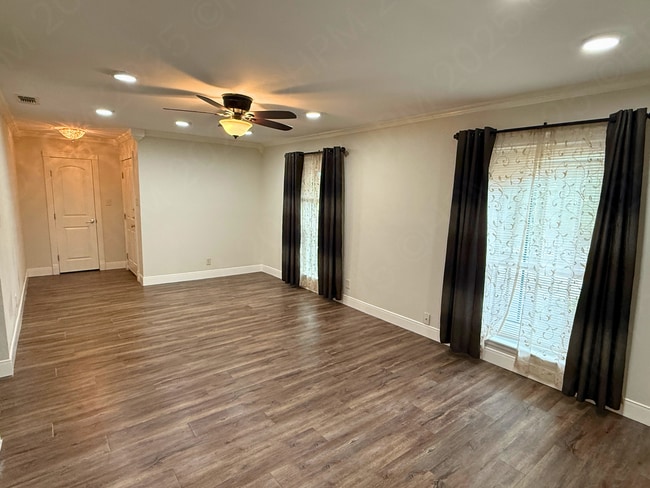 Building Photo - Move-In Special. Half off the first full month's rent with a 12-month lease.