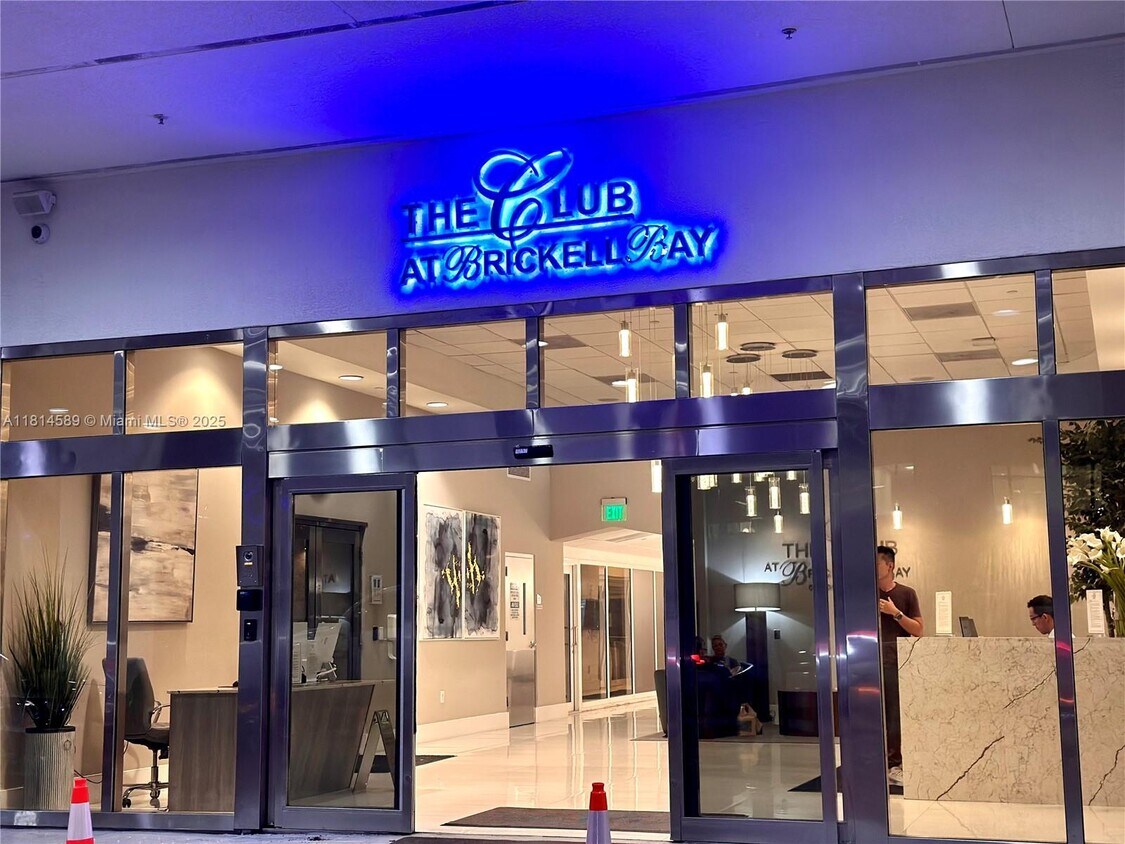 Primary Photo - 1200 Brickell Bay Dr
