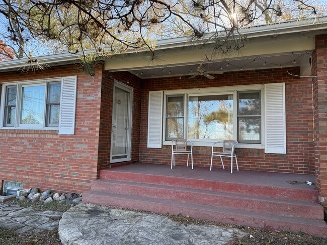 Building Photo - 5 Skyline Dr