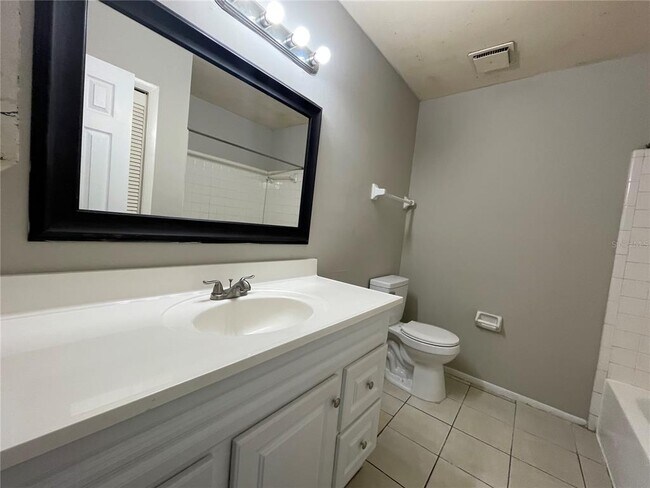 Foto del edificio - 2523 Highlawn Ave