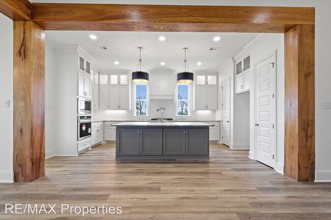 Building Photo - 4 br, 3 bath House - 7019 Ardennes Dr