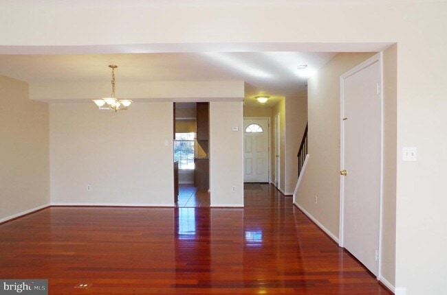 Foto del edificio - 4492 Ruggles Ct