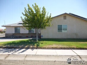 Building Photo - 2511 S Walnut Ave