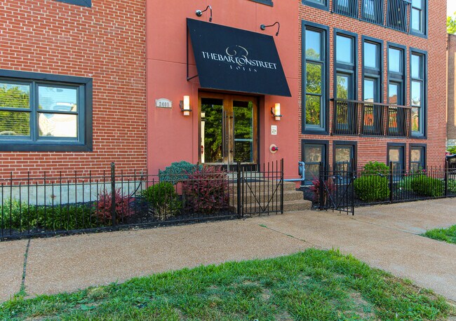 Foto del edificio - 2401 S 12th St