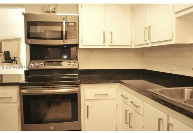 Foto del edificio - 2451 SW 82nd Ave
