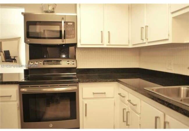 Building Photo - 2451 SW 82nd Ave