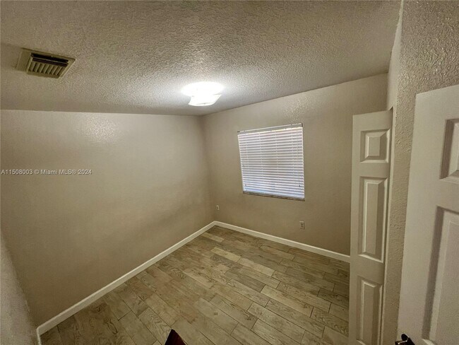 Building Photo - 10644 NW 87th Ct