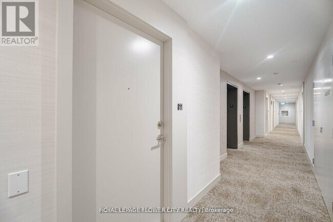 Photo du bâtiment - 215 Veterans Drive