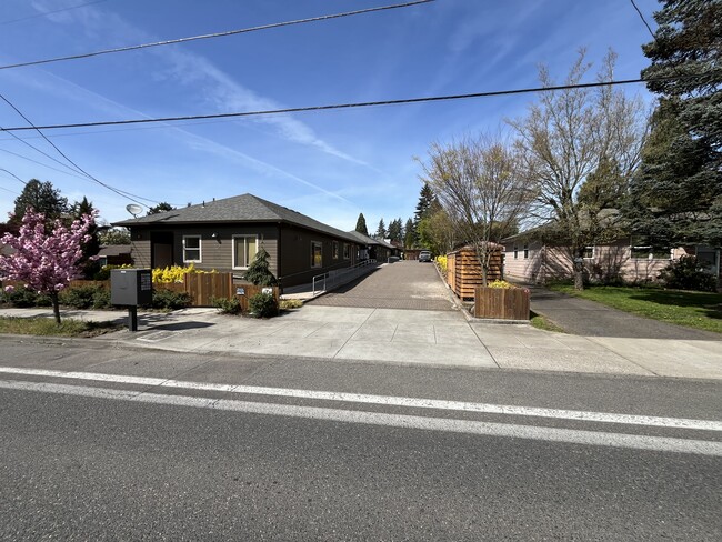 Building Photo - 13643 E Burnside St