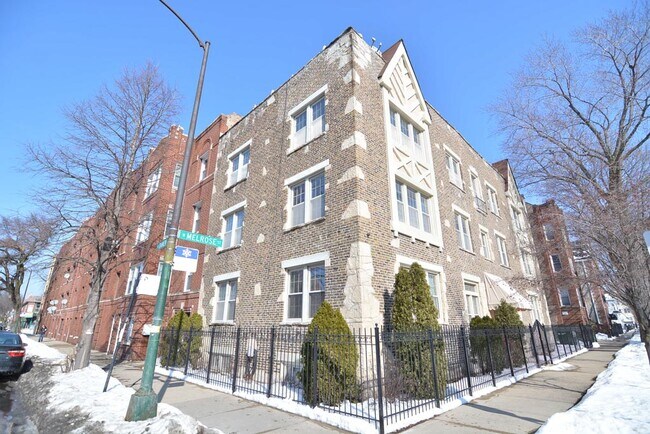 Foto del edificio - 3247 N Damen Ave