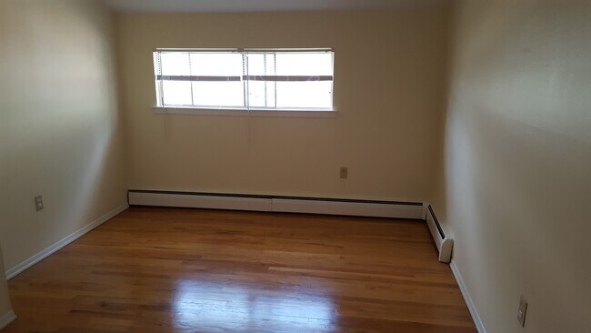 Building Photo - 1699 Quinnipiac Ave
