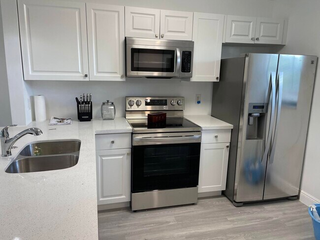 Foto del edificio - 7101 Golf Colony Ct