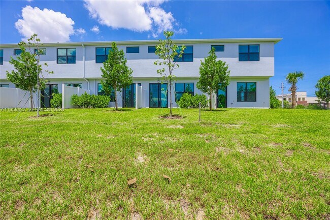 Foto del edificio - 7040 Channing Ave