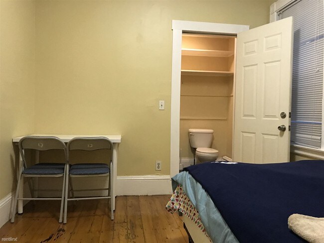 Building Photo - 17 Burney St