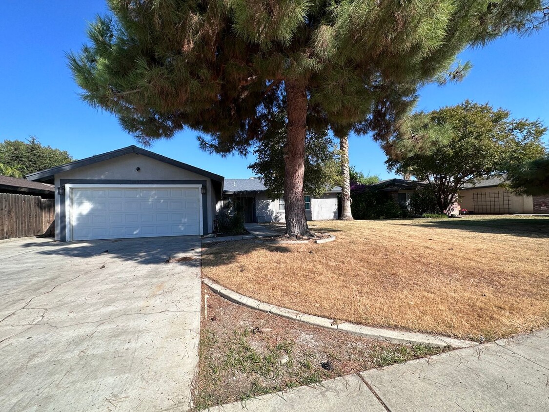 Foto principal - Gorgeous Home 3bd 2ba SW Bakersfield with ...