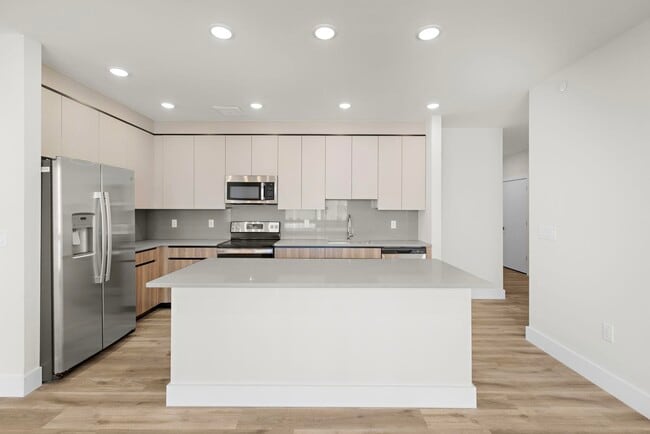 Building Photo - 433 62nd St