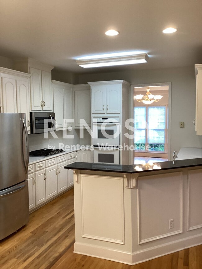 Building Photo - 755 Milton Oaks Dr