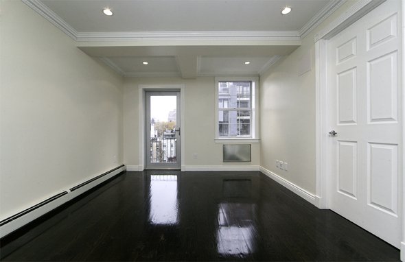 Foto principal - 258 E 4th St